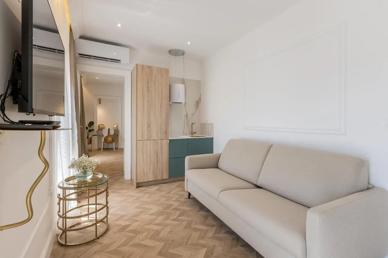 Split Finest Suite 1