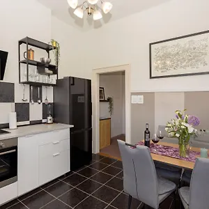 Apartment Antique, Split