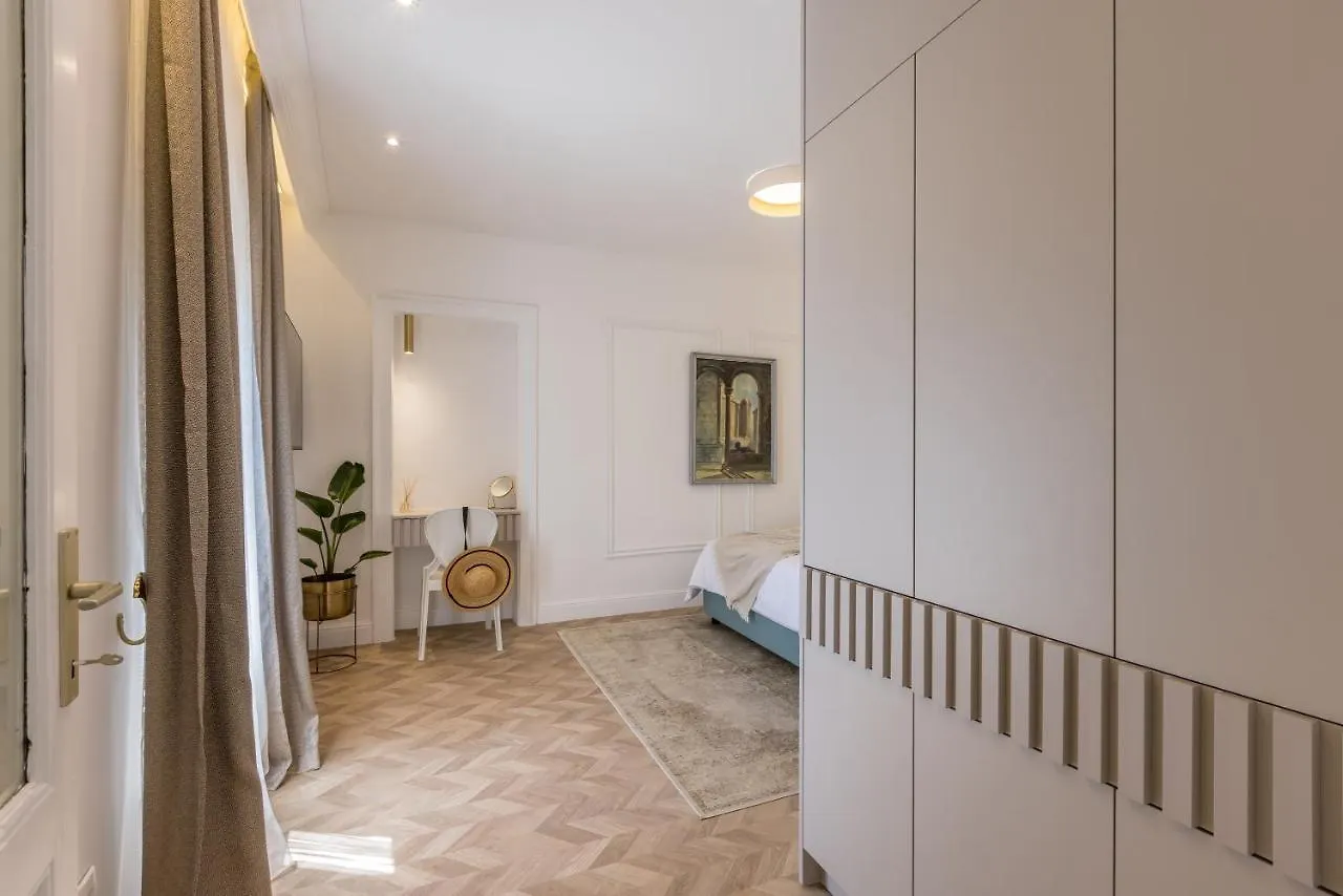 Split Finest Suite 1